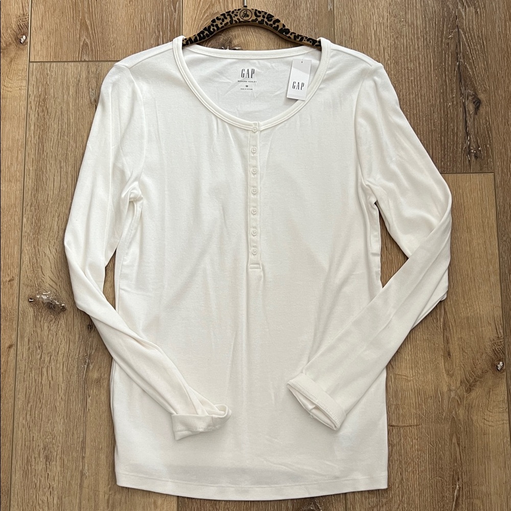 NWT GAP long sleeved Henley tee